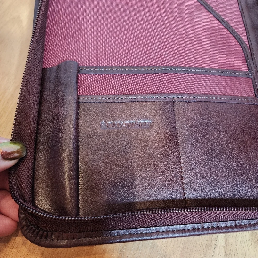 Day Timer Brown Leather Zipper Planner 7‎ Ring